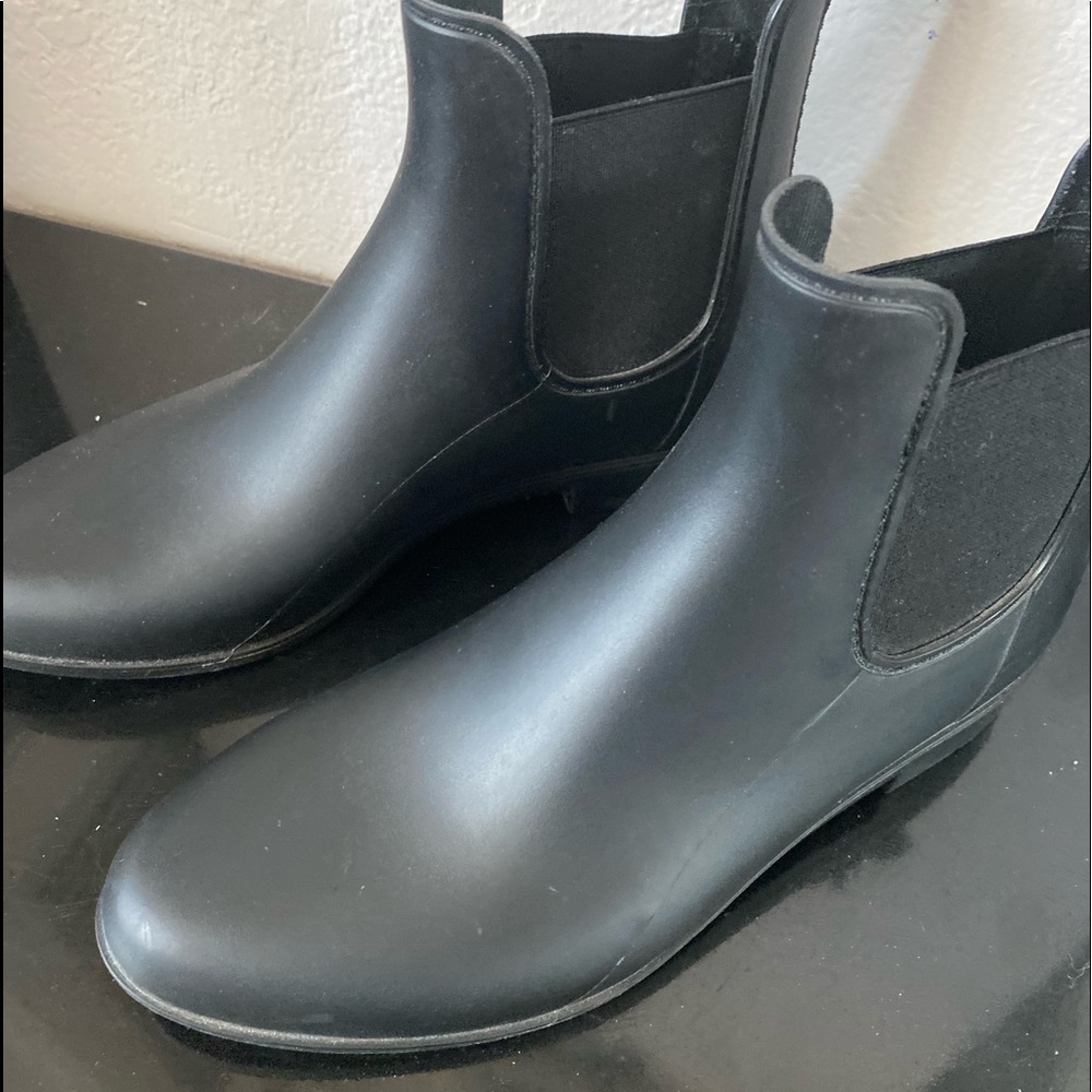 Ankle booties